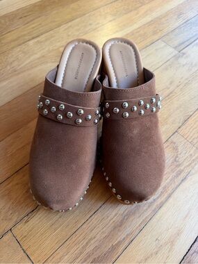 NEW Anthropologie brown/silver studded platform clogs size 38, actual size 6.5/7
